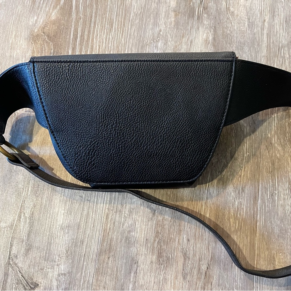 Universal Thread Zip Closure Fanny Pack